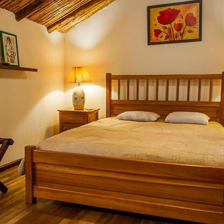 Casa De Las Rosas กูเอ็งกา ภายนอก รูปภาพ